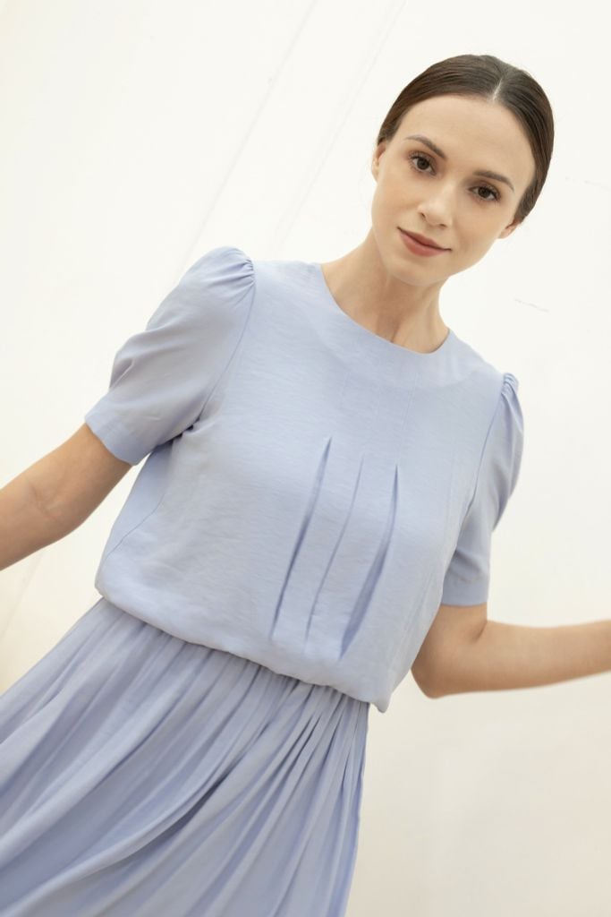  Đầm tay ngắn gài nút sau tùng dưới xếp li xanh da trời 