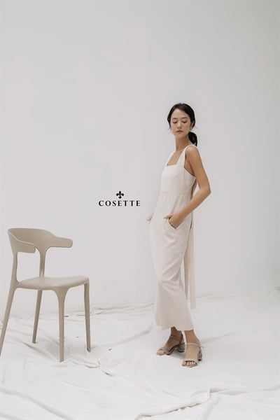  Đầm 2 dây gài nút sau lưng kem 