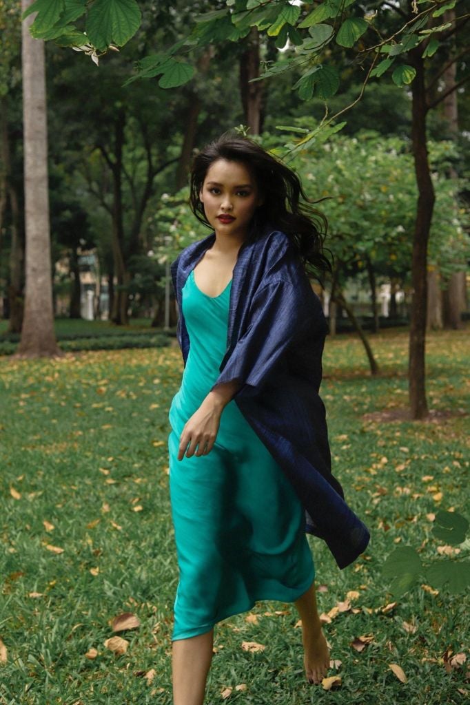  Đầm tùng xéo 2 dây vải lụa xanh 