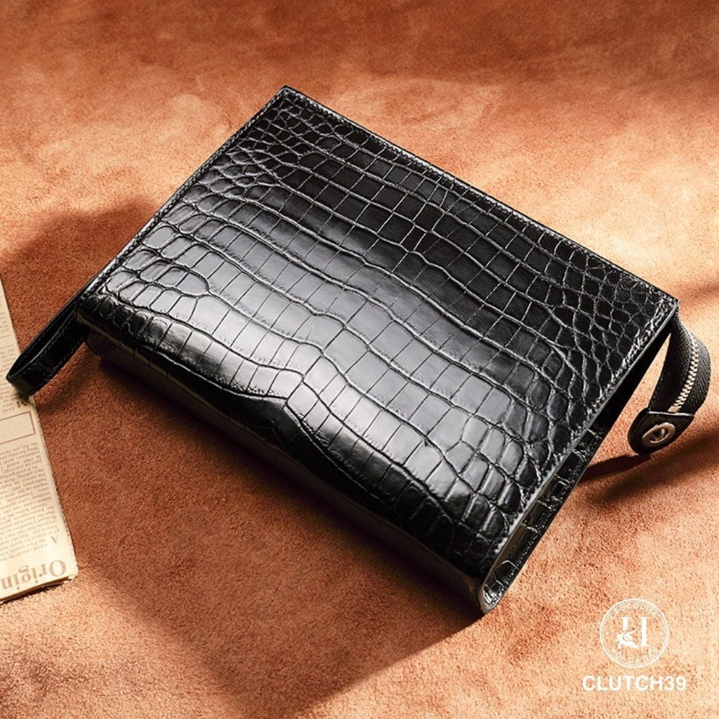 Clutch da cá sấu CLUTCH39 là biểu tượng của sự sang trọng, đẳng cấp và quyền lực