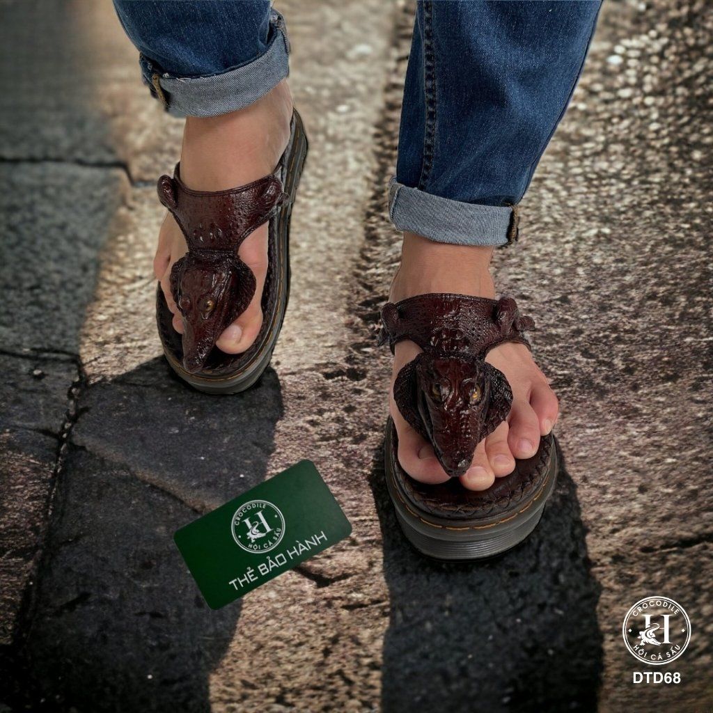 DÉP DOCTOR DA ĐẦU CÁ SẤU DTD68 ( Nâu ) – ĐẾ CAO 5CM, THIẾT KẾ QUAI KẸP CÁ TÍNH