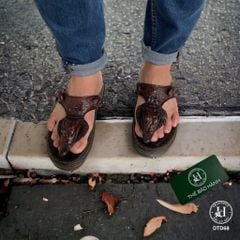 DÉP DOCTOR DA ĐẦU CÁ SẤU DTD68 ( Nâu ) – ĐẾ CAO 5CM, THIẾT KẾ QUAI KẸP CÁ TÍNH