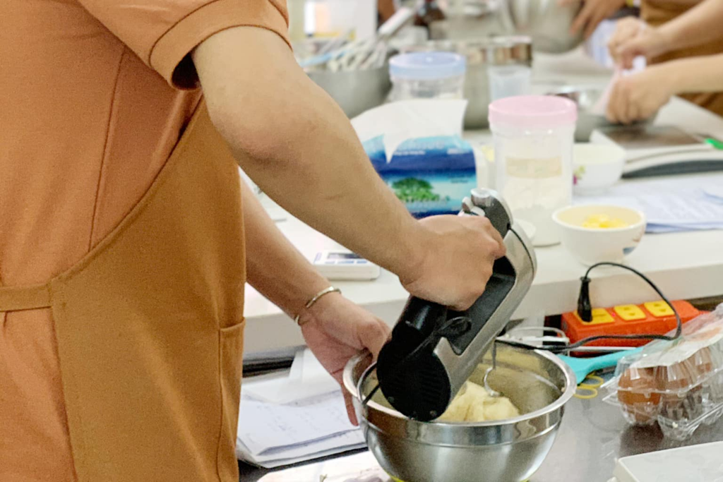 LỚP BÁNH DỨA