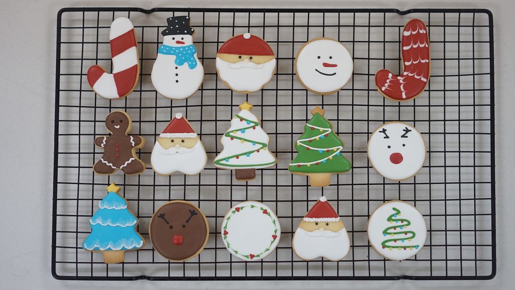 Icing cookies