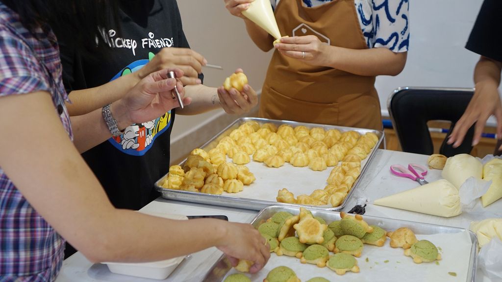 LỚP BÁNH SU