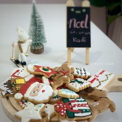 Icing cookies