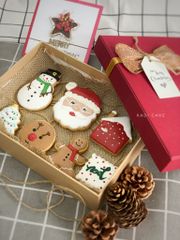 Icing cookies