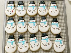 Icing cookies