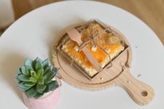 LỚP BÁNH BÔNG LAN TRỨNG MUỐI