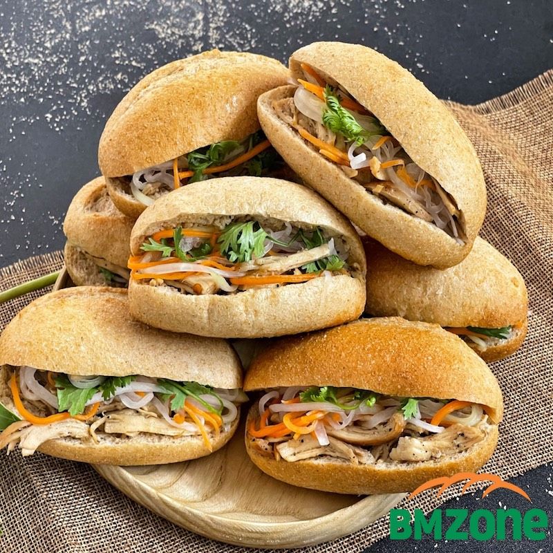  Bánh mì nguyên cám ức gà sốt tiêu (1c) 