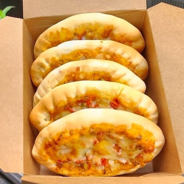  Pizza thuyền viền phomai (5c) 