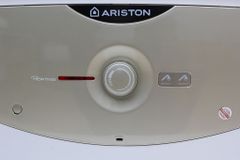 Bình nóng lạnh gián tiếp Ariston 30 lít SLE 30 QH 2,5 FE