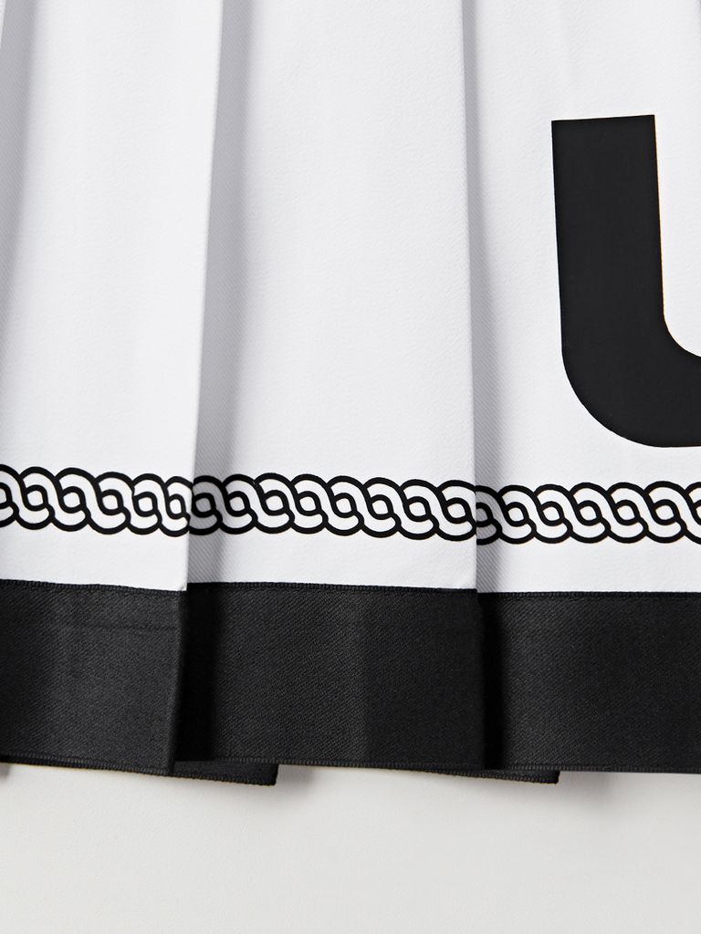 UTAA Panther Chain Pleats Skirt : White