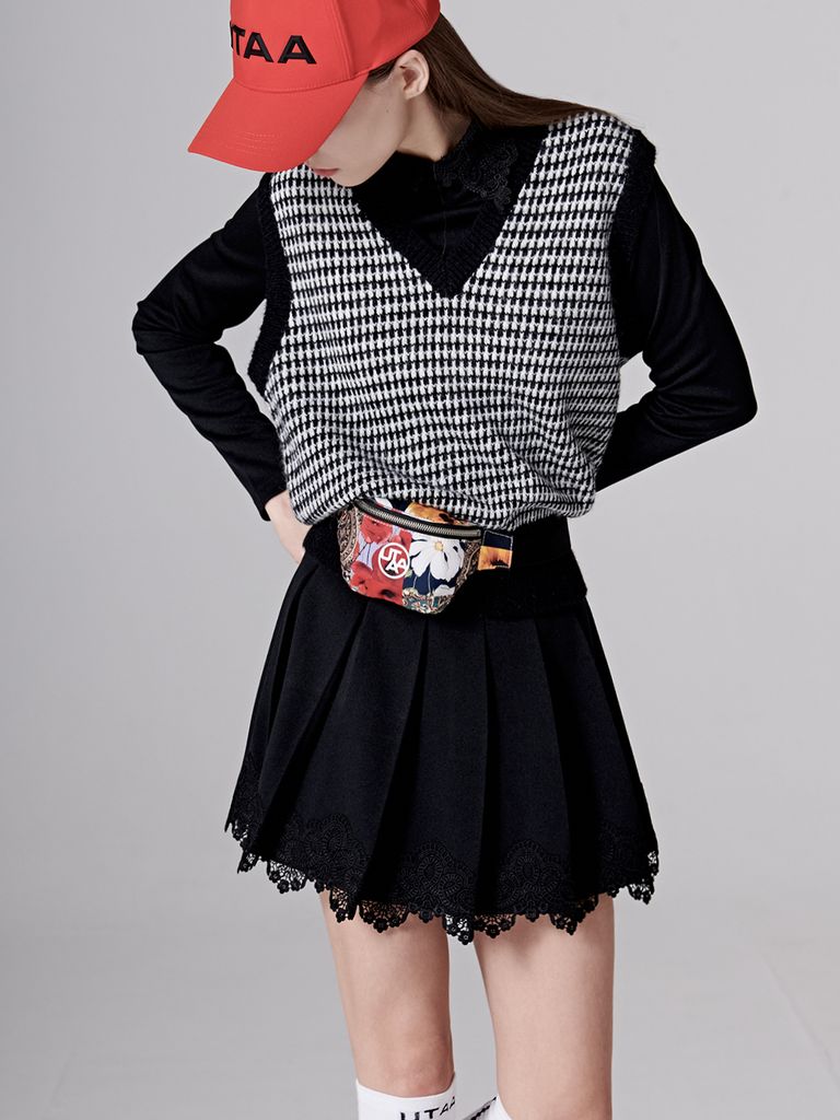 UTAA Rabbit Tooth Knit Vest : Black