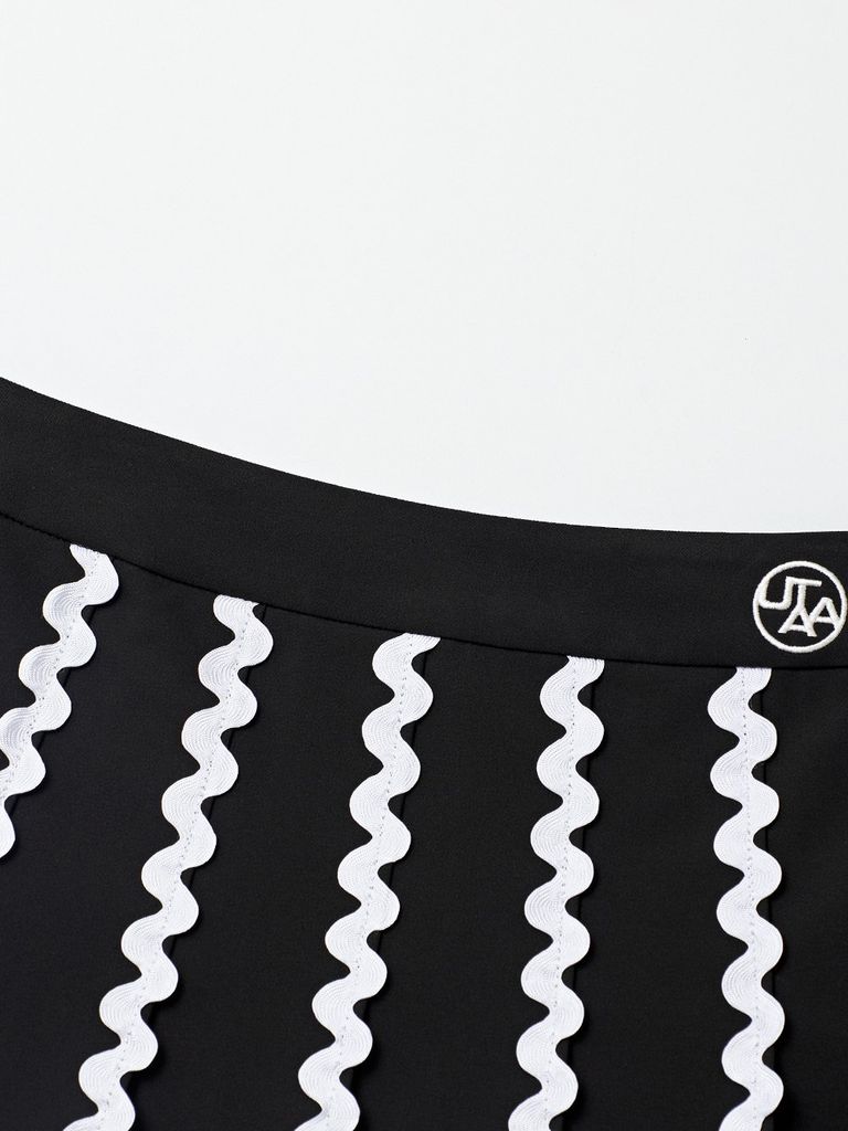 UTAA Tilde Wave Pleats Skirt : Black