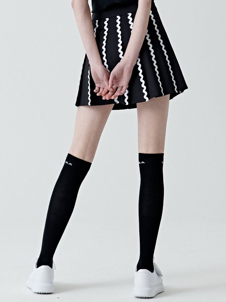 UTAA Tilde Wave Pleats Skirt : Black