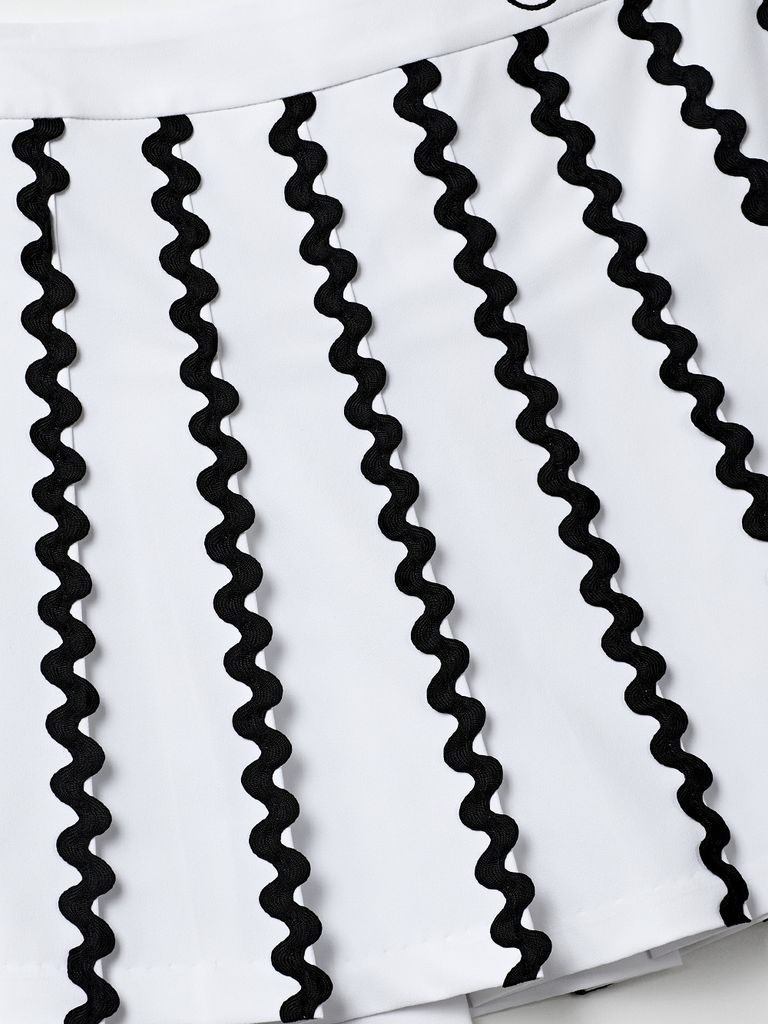 UTAA Tilde Wave Pleats Skirt : White