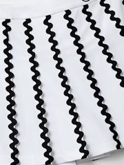 UTAA Tilde Wave Pleats Skirt : White