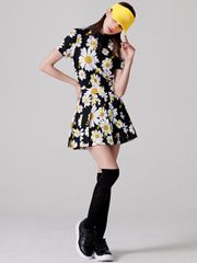 UTAA Daisy Logo Wave Pleats Skirt : Black