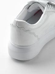 UTAA Enamel Derby Kiltie Golf Sneakers : Women's White
