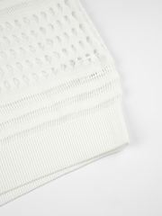 UTAA Punching Scasi Knit Vest : Women's White