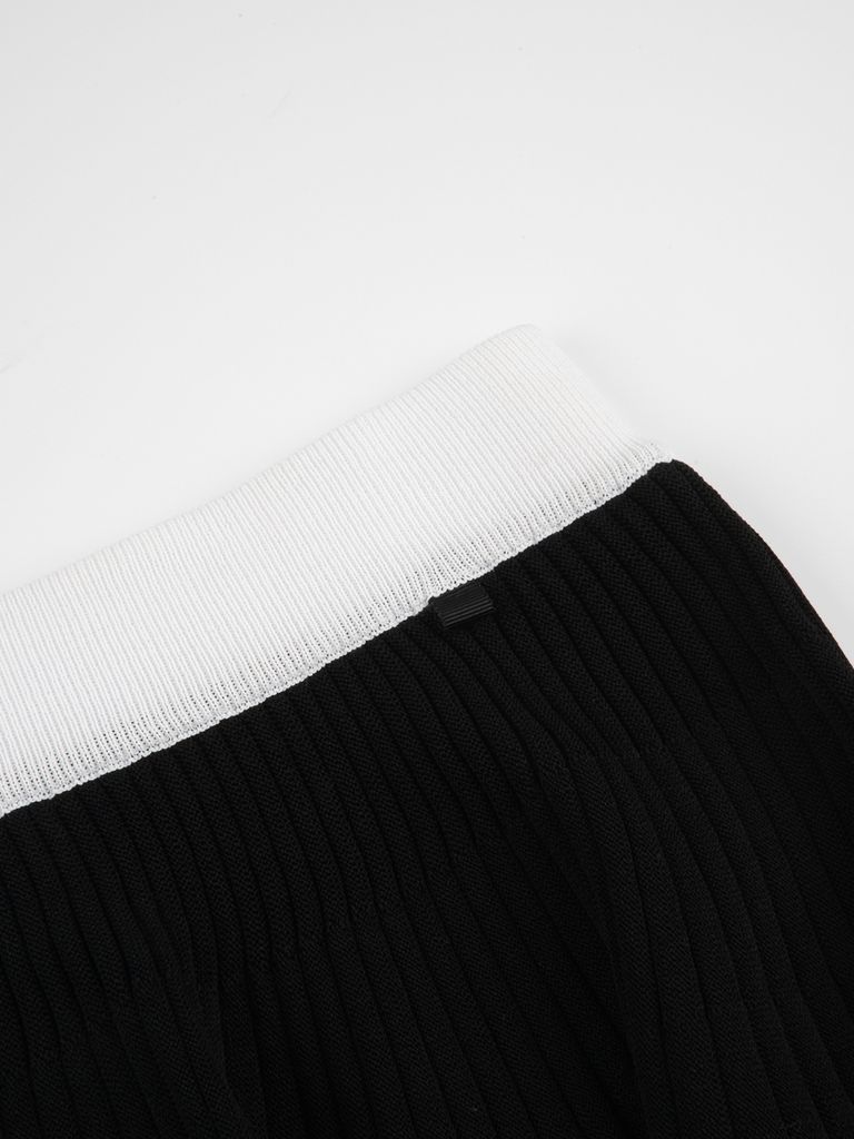 UTAA Wave Flare Knit Skirt : Women's Black