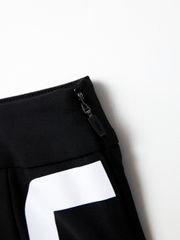 UTAA Slide Bulk Logo Flare Skirt : Black