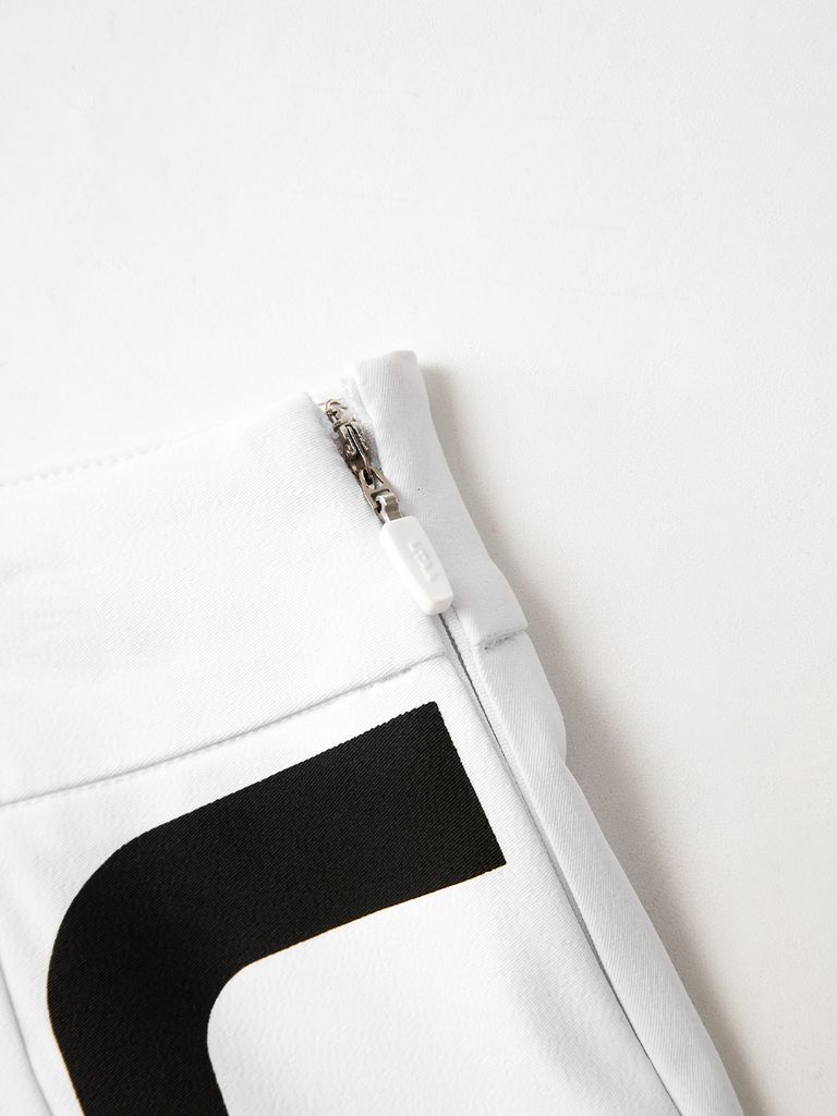 UTAA Slide Bulk Logo Flare Skirt : White