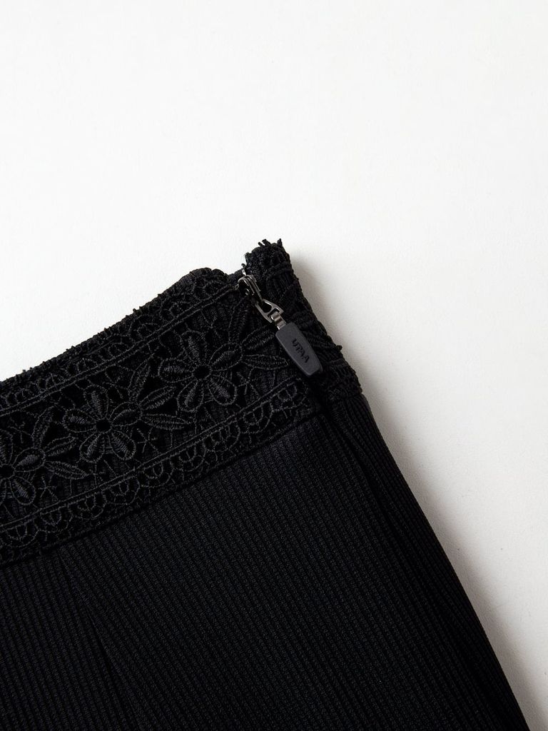 UTAA Blossom Prime Flare Skirt : Black