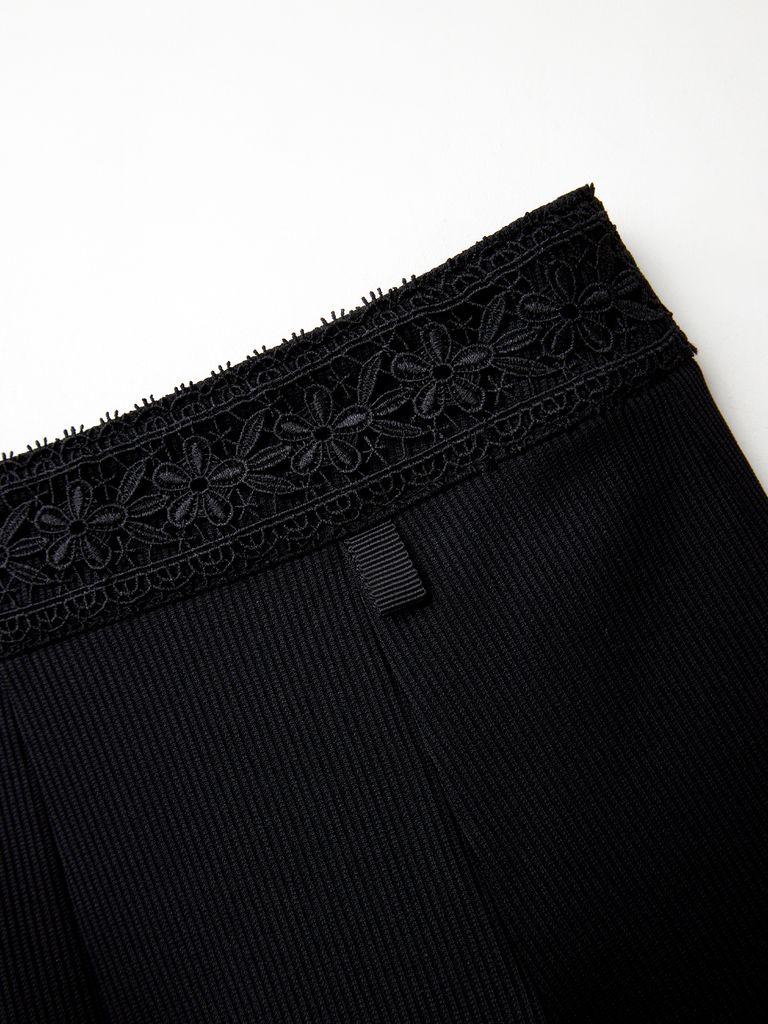 UTAA Blossom Prime Flare Skirt : Black