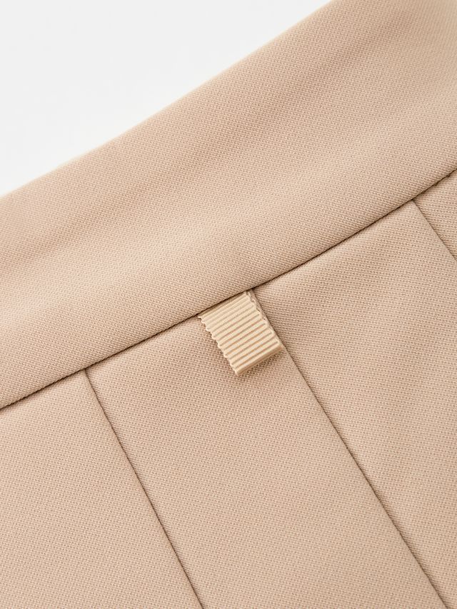Gilt Sealing Contour Pleats Skirt: Beige