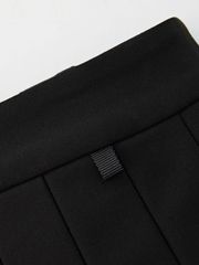 Gilt Sealing Contour Pleats Skirt: Black