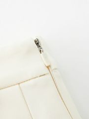Gilt Sealing Contour Pleats Skirt: Ivory