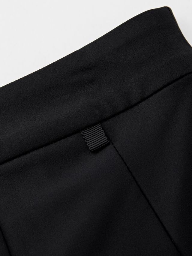 UTAA Slide Bulk Logo Pleats Skirt: Black