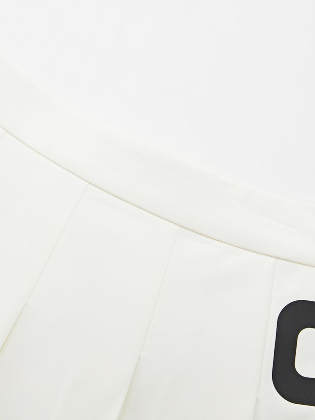 UTAA Slide Bulk Logo Pleats Skirt: White