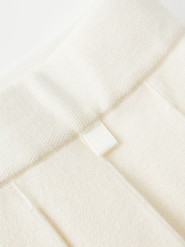 UTAA Gilt Logo Adel Classic Pleats Skirt : Ivory