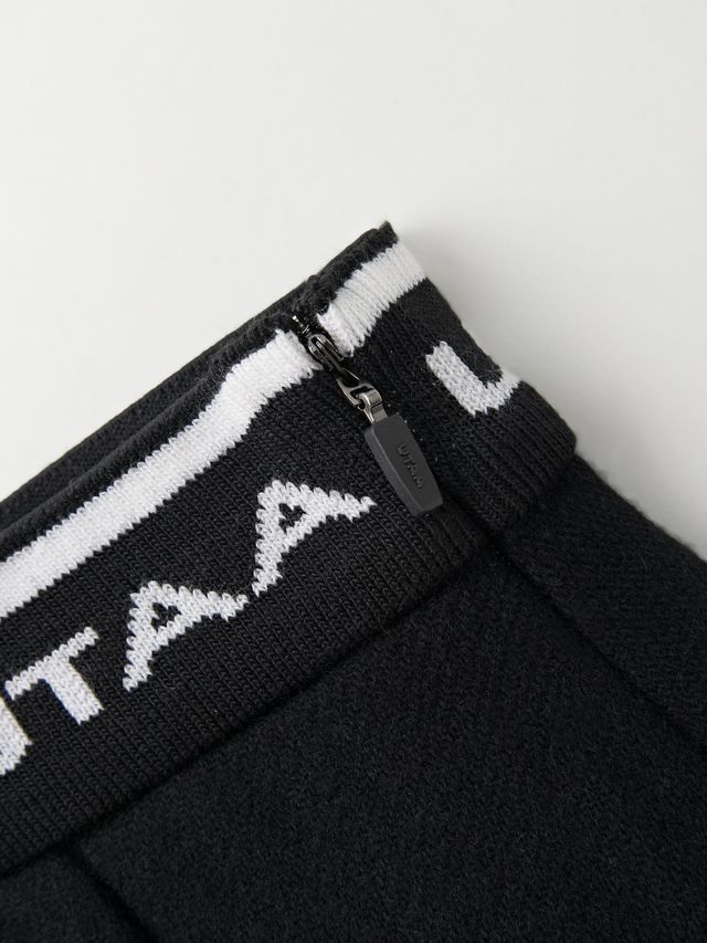 UTAA Logo Dust Pocket Pleats Skirt : Black
