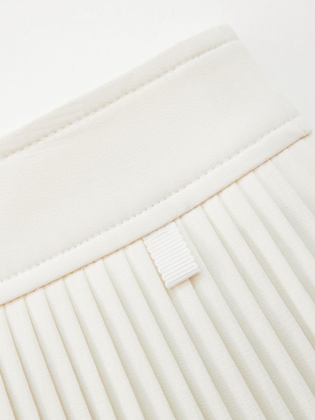 UTAA Curve Ring Line Pleats Skirt : White