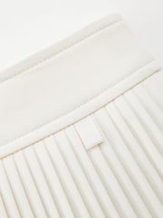 UTAA Curve Ring Line Pleats Skirt : White