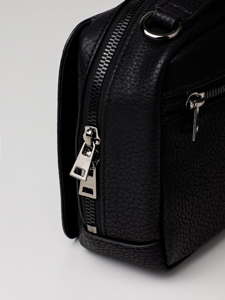 UTAA Figure Logo Strap Pouch Bag : Black