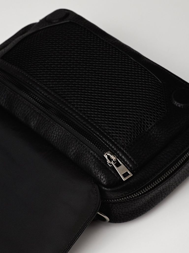 UTAA Figure Logo Strap Pouch Bag : Black
