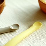 Muỗng ăn dặm silicon bạch kim Dailylike an toàn cho bé có hộp đựng cho bé - Made in Korea