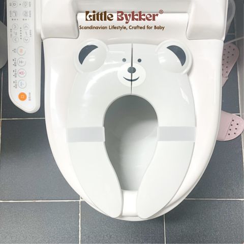 Tấm lót bồn cầu di động gấp gọn cho bé Little Bykker Đan Mạch có túi nhựa chống thấm