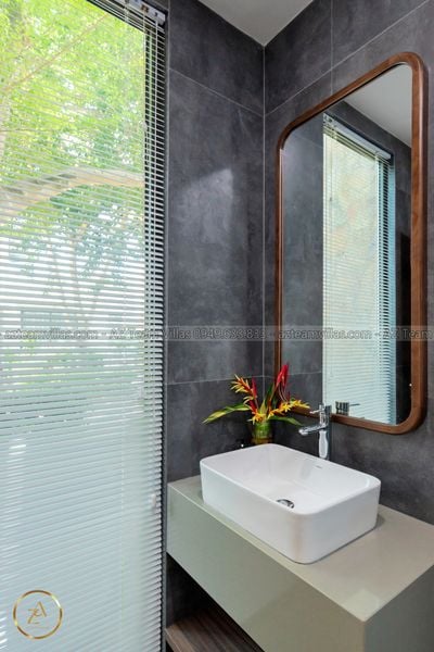 VT-MER-LC.ARIA AZ 105