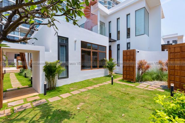 VT-MER-LC.ARIA AZ 104