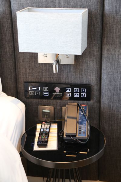 PREMIER - CLASSIC TWIN CITY VIEW