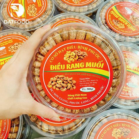 Hạt điều rang muối Bình Phước xếp hoa