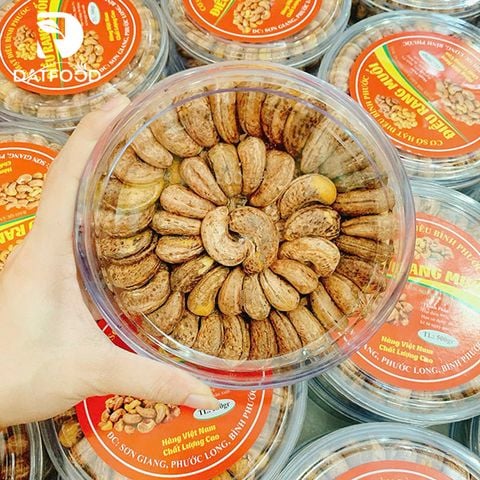 Hạt điều rang muối Bình Phước xếp hoa