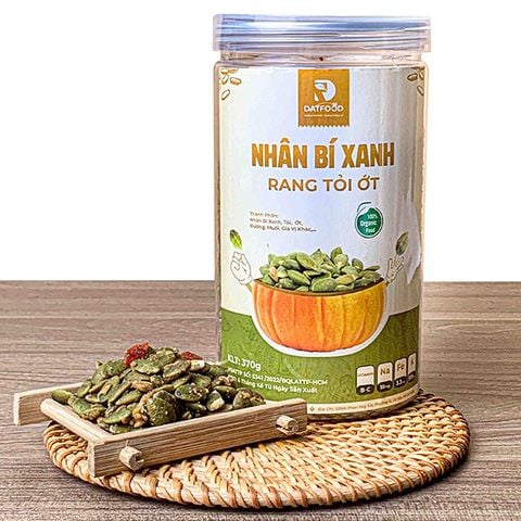Nhân hạt bí xanh rang tỏi ớt Đạt Food hũ 370g