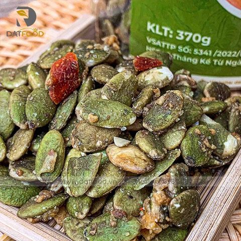Nhân hạt bí xanh rang tỏi ớt Đạt Food hũ 370g